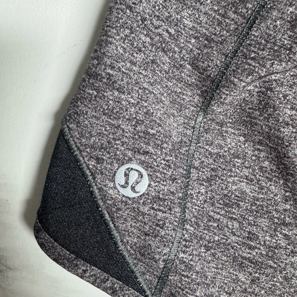lululemon hotty hot shorts 2.5” - Picture 8 of 8